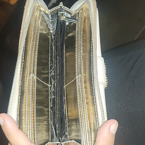 Elegant Cream and Tan Betsey Johnson Wallet - Picture 4 of 6